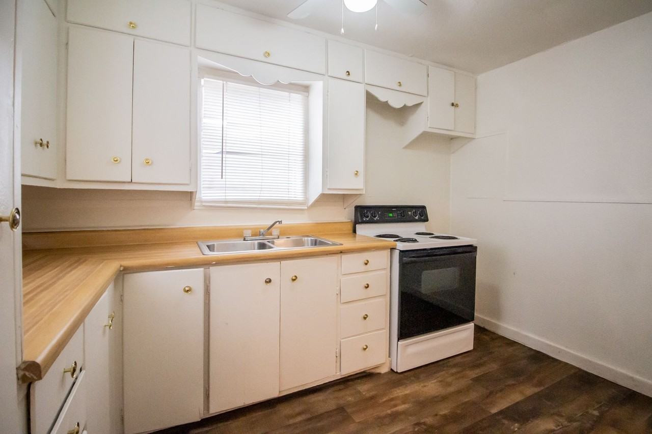 3221 Baylor St - Photo 7 of 12