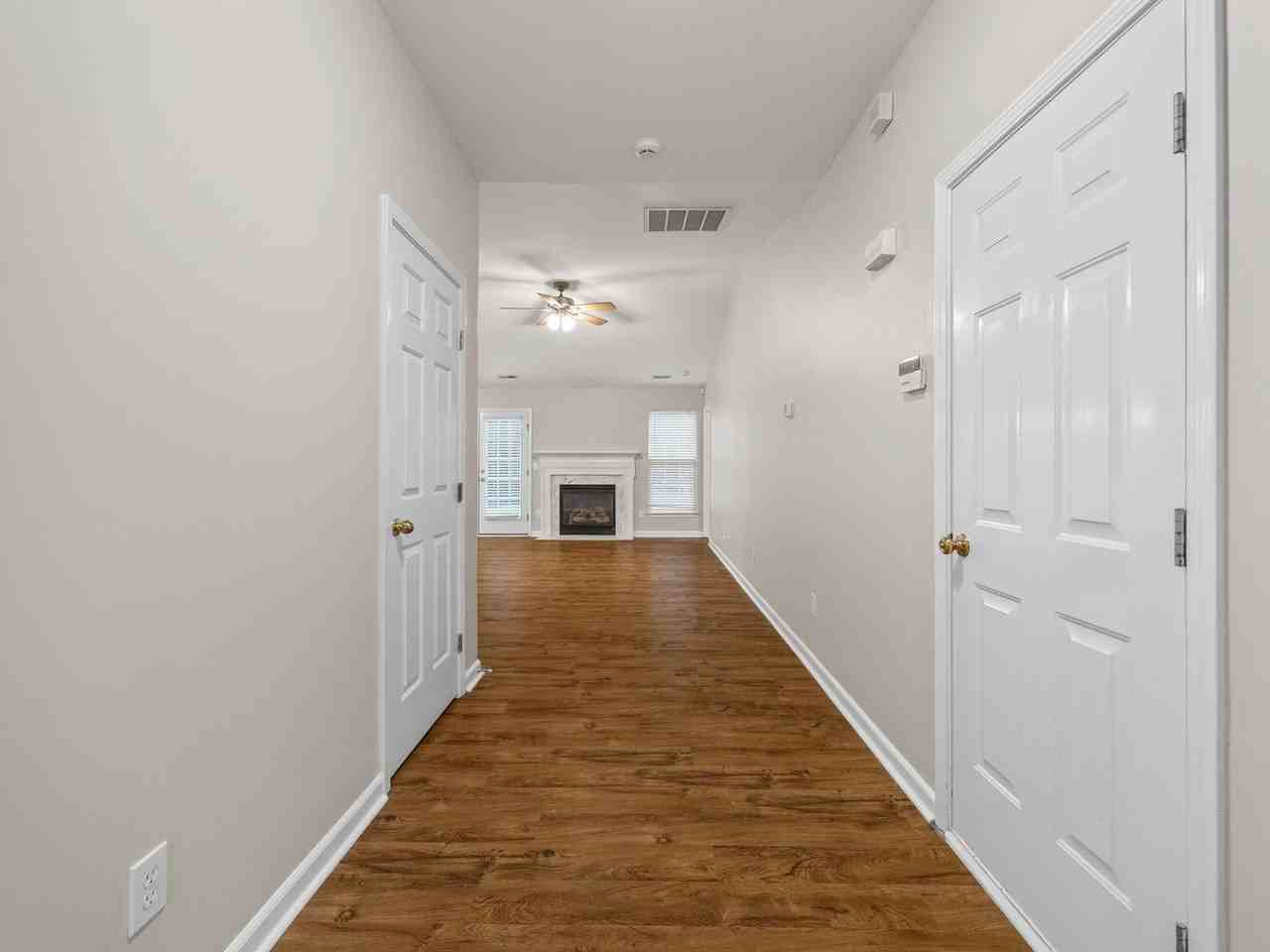 129 Bathurst Ln - Photo 2 of 32