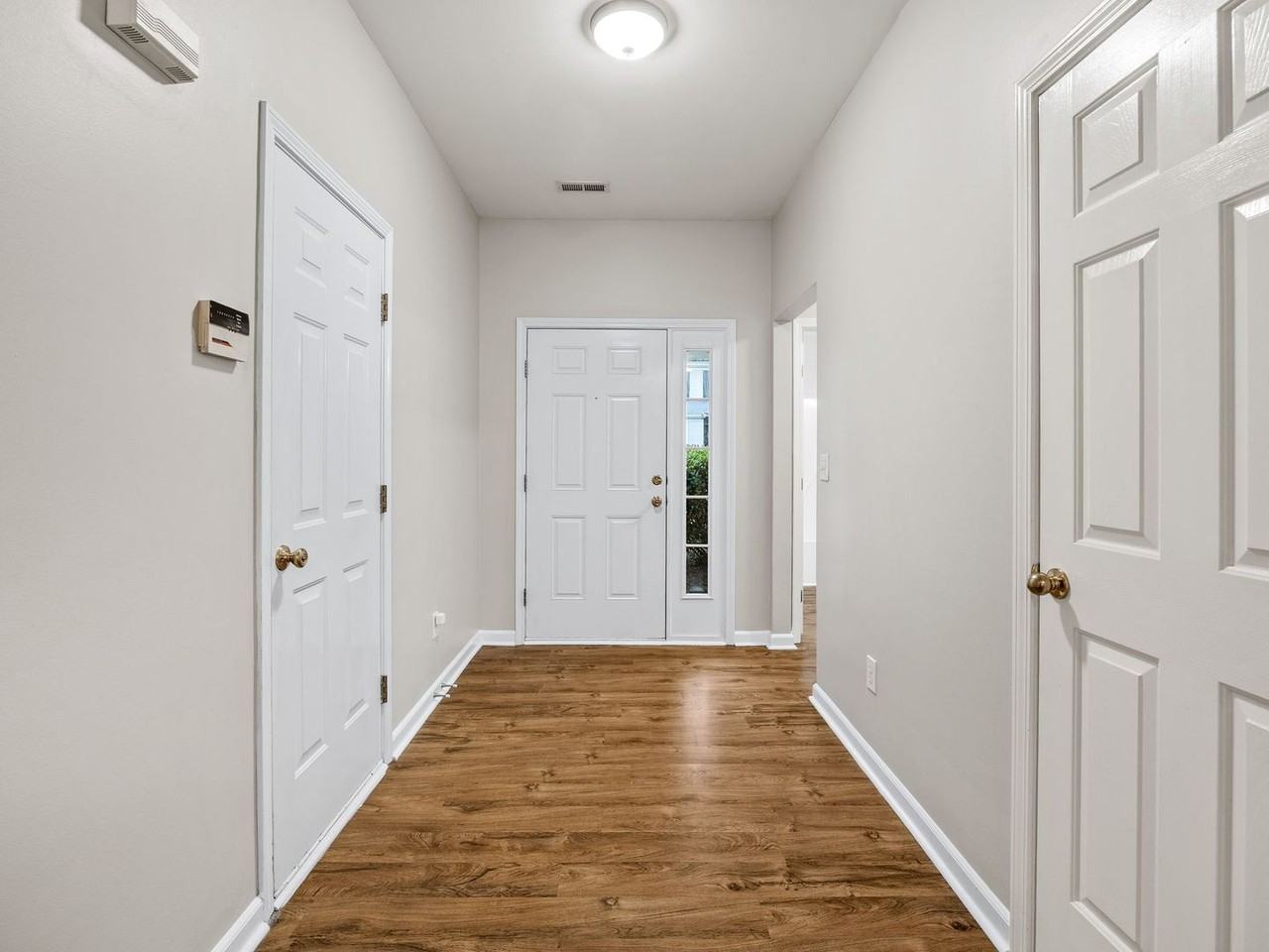 129 Bathurst Ln - Photo 3 of 32