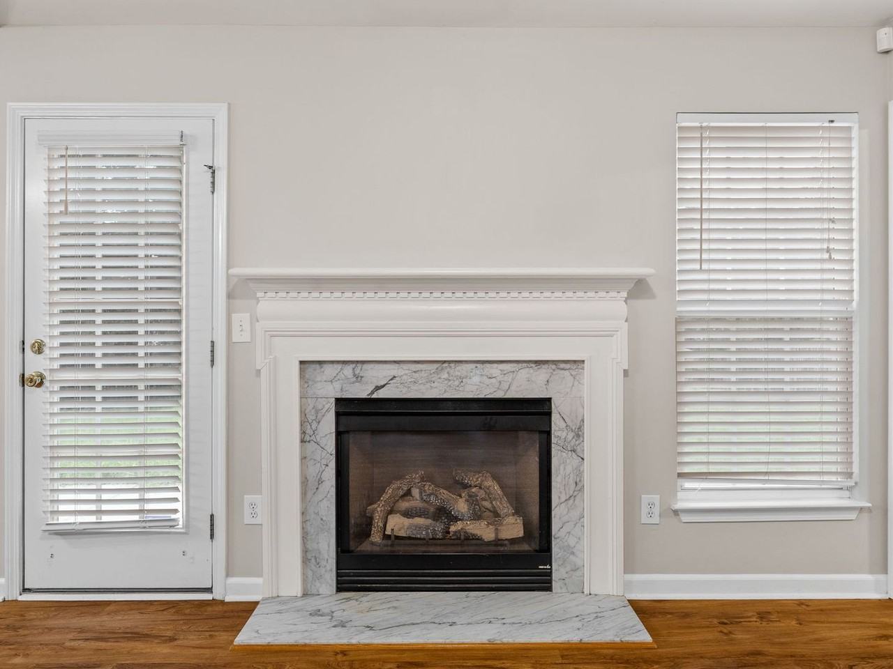 129 Bathurst Ln - Photo 6 of 32