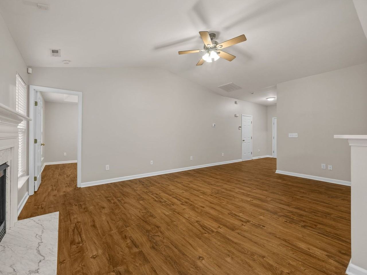 129 Bathurst Ln - Photo 7 of 32
