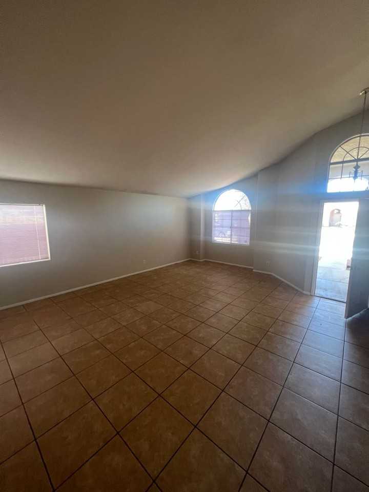 5045 Milange St - Photo 2 of 15