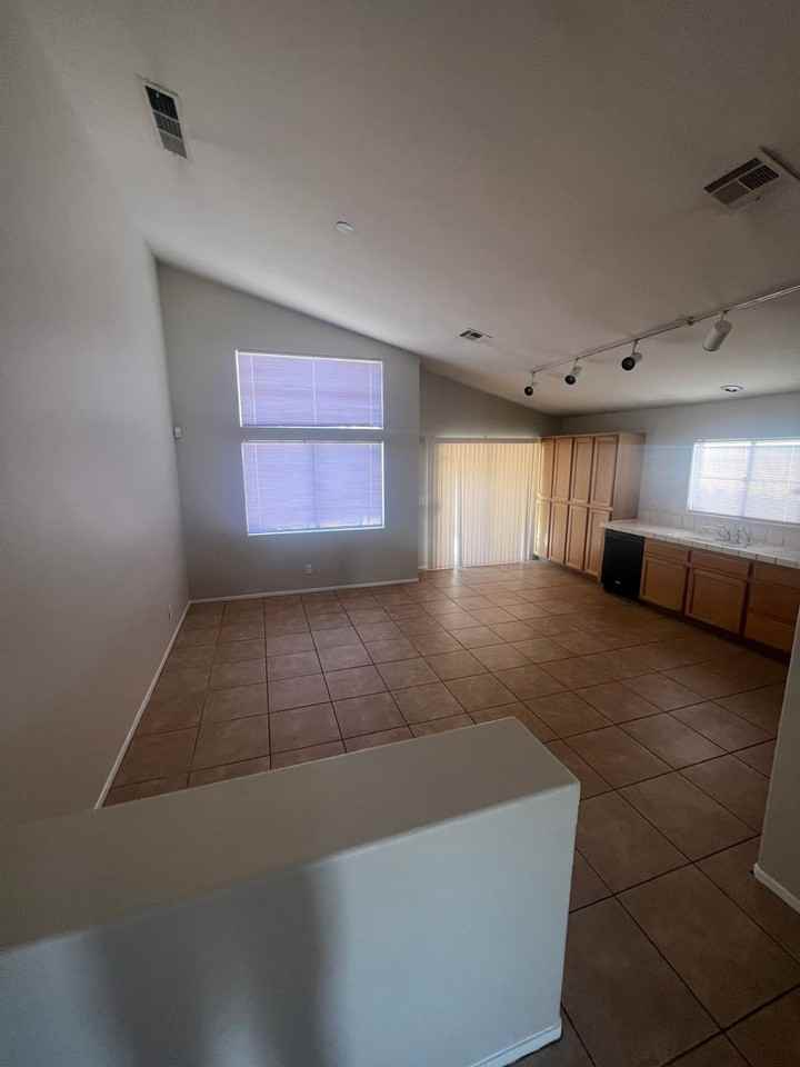5045 Milange St - Photo 3 of 15