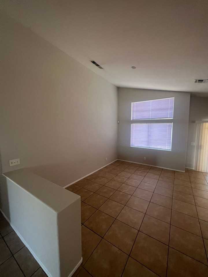 5045 Milange St - Photo 4 of 15