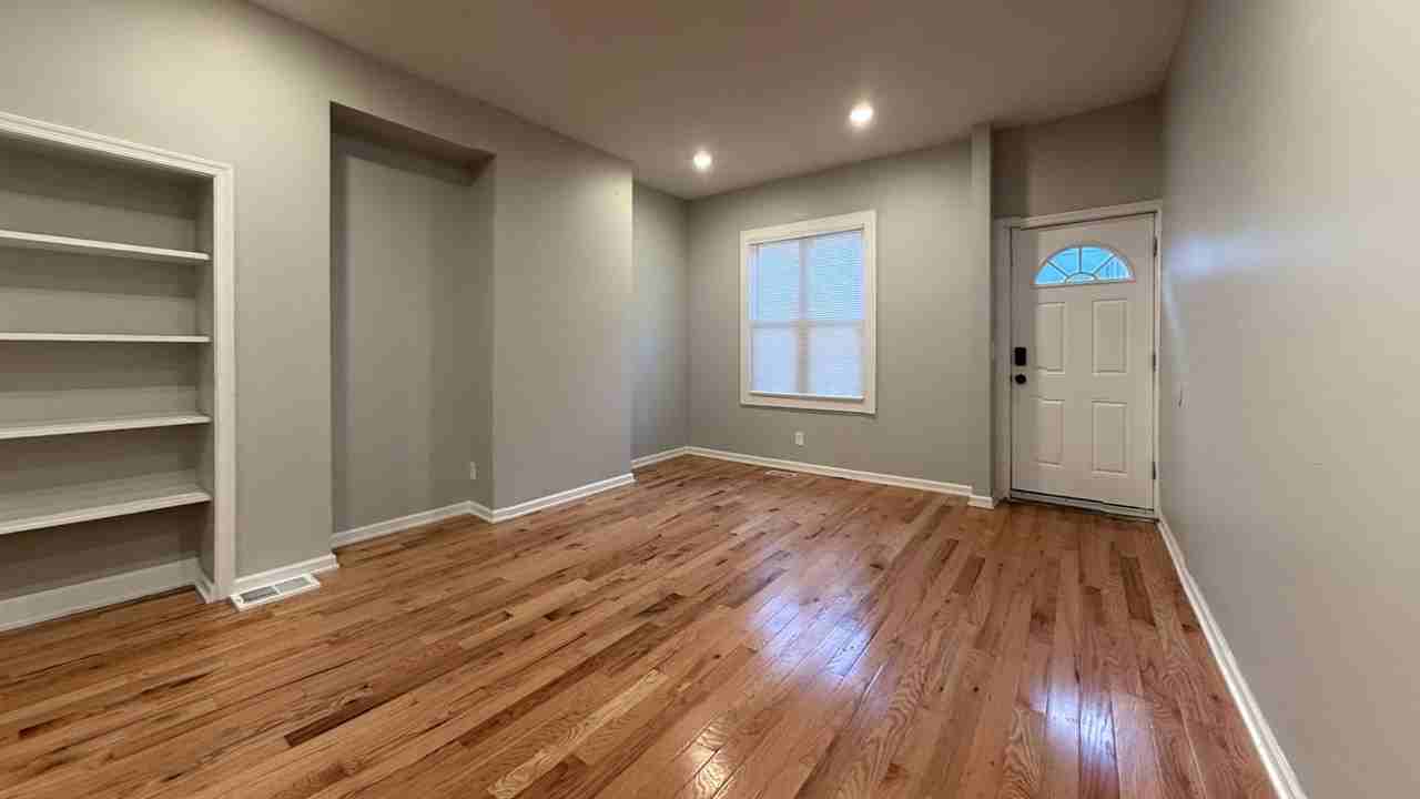 1339 N Dover St - Photo 2 of 15