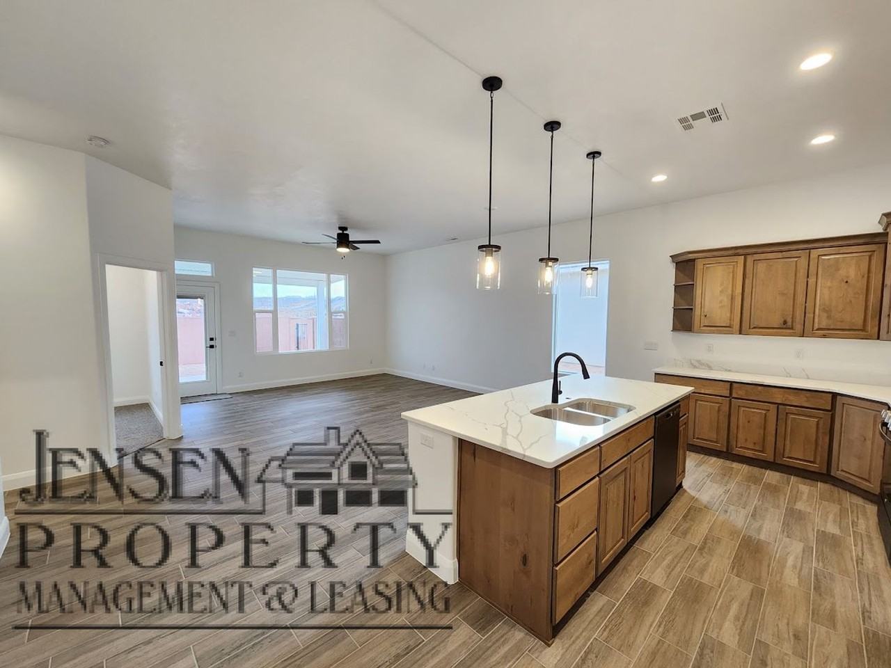 584 N 3085 W - Photo 3 of 23