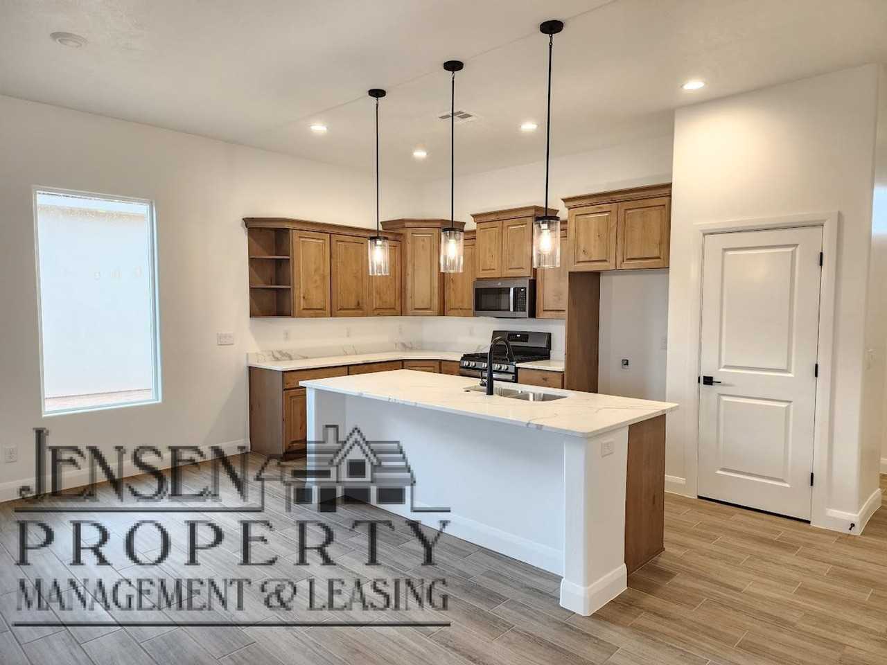 584 N 3085 W - Photo 4 of 23