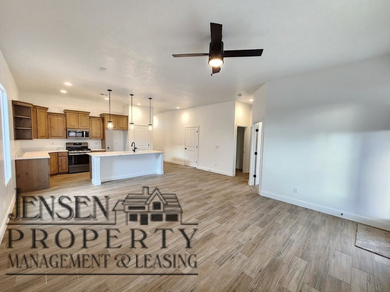 584 N 3085 W - Photo 5 of 23