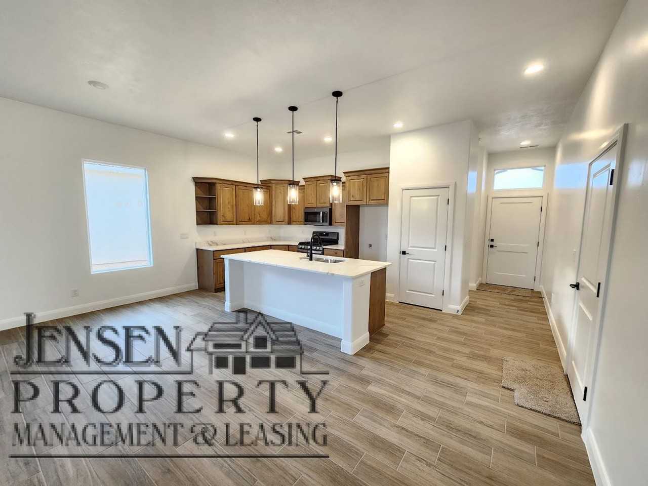 584 N 3085 W - Photo 6 of 23