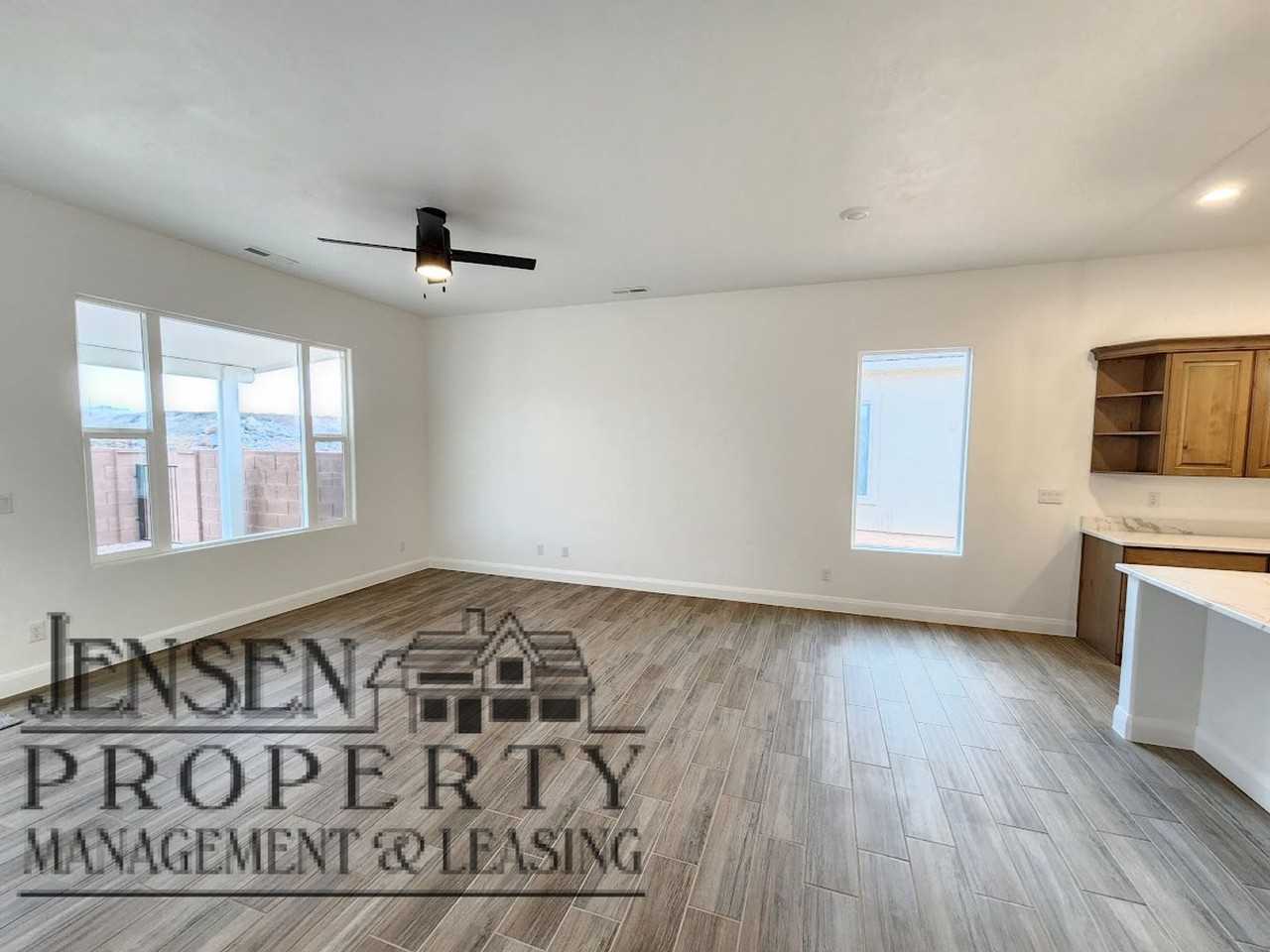 584 N 3085 W - Photo 7 of 23