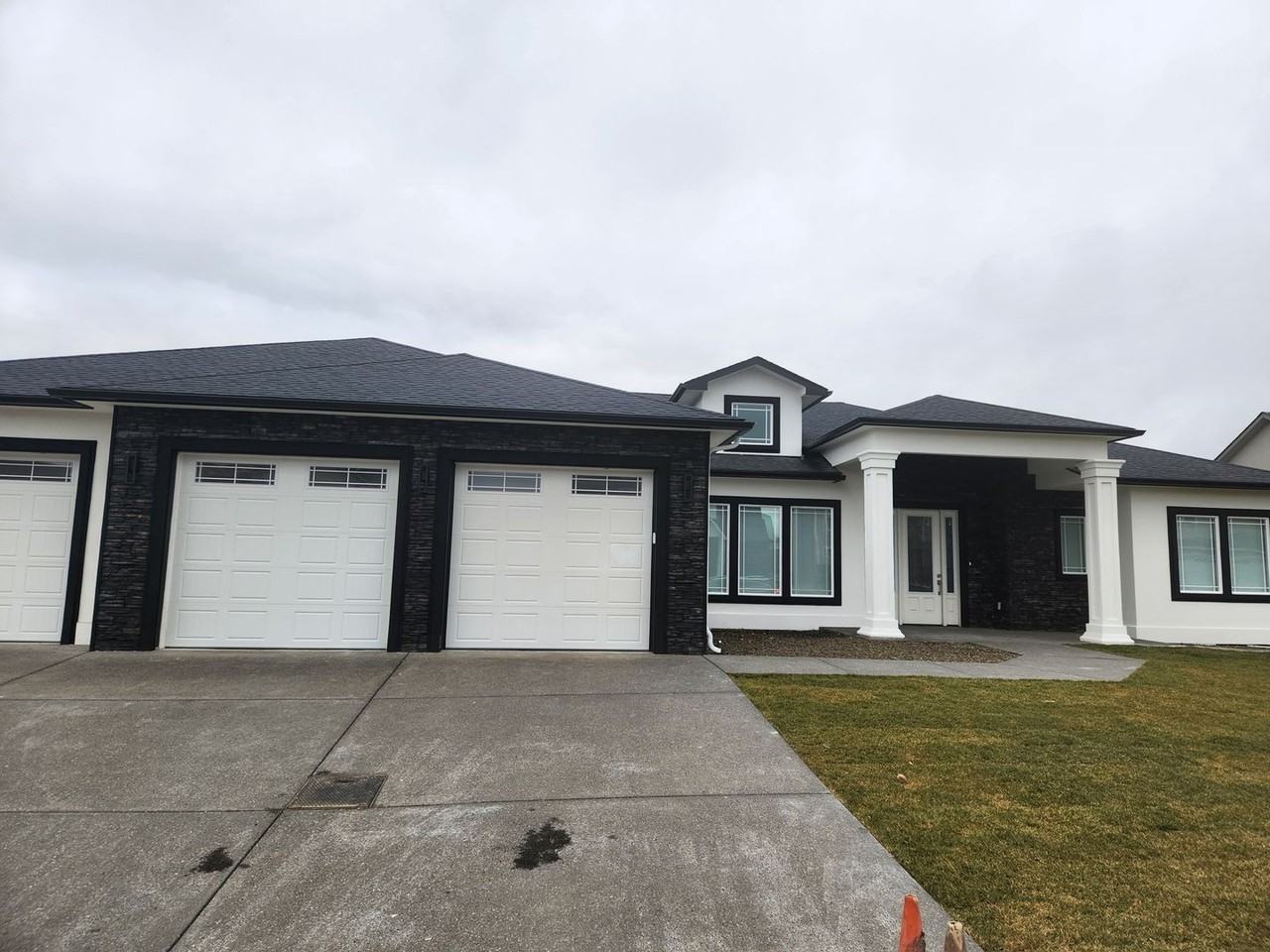 2202 S 96th Ave - Photo 3 of 24