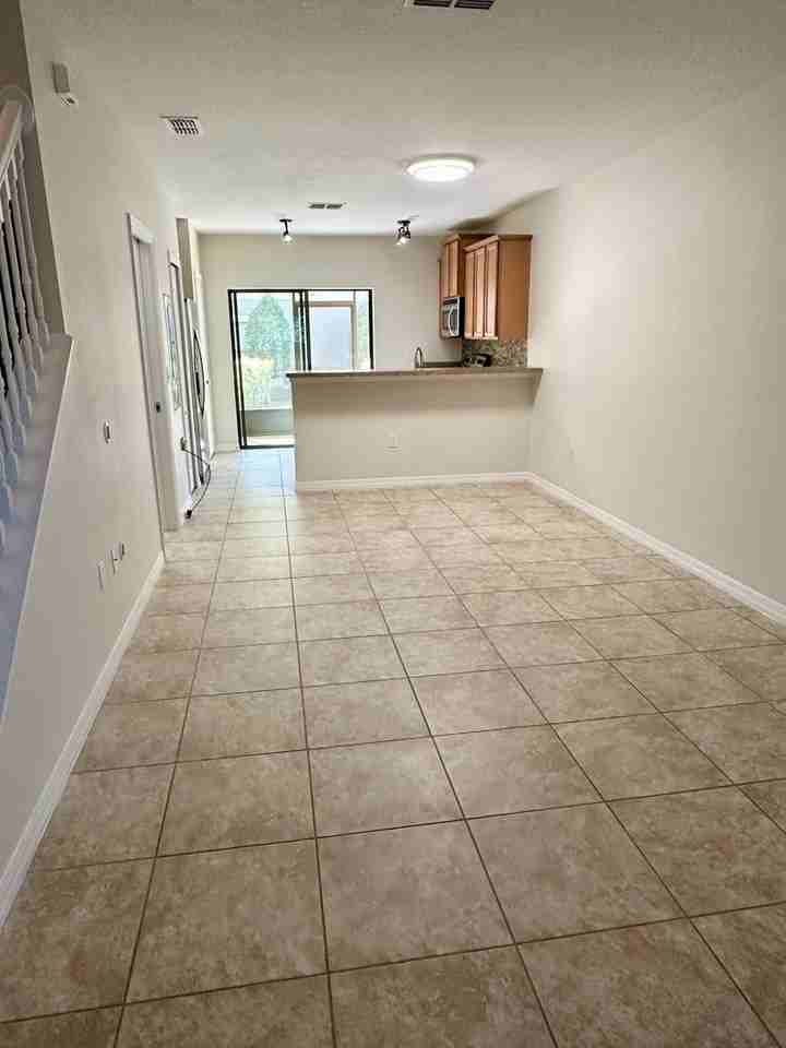 1121 Trillium Park Ln - Photo 4 of 20