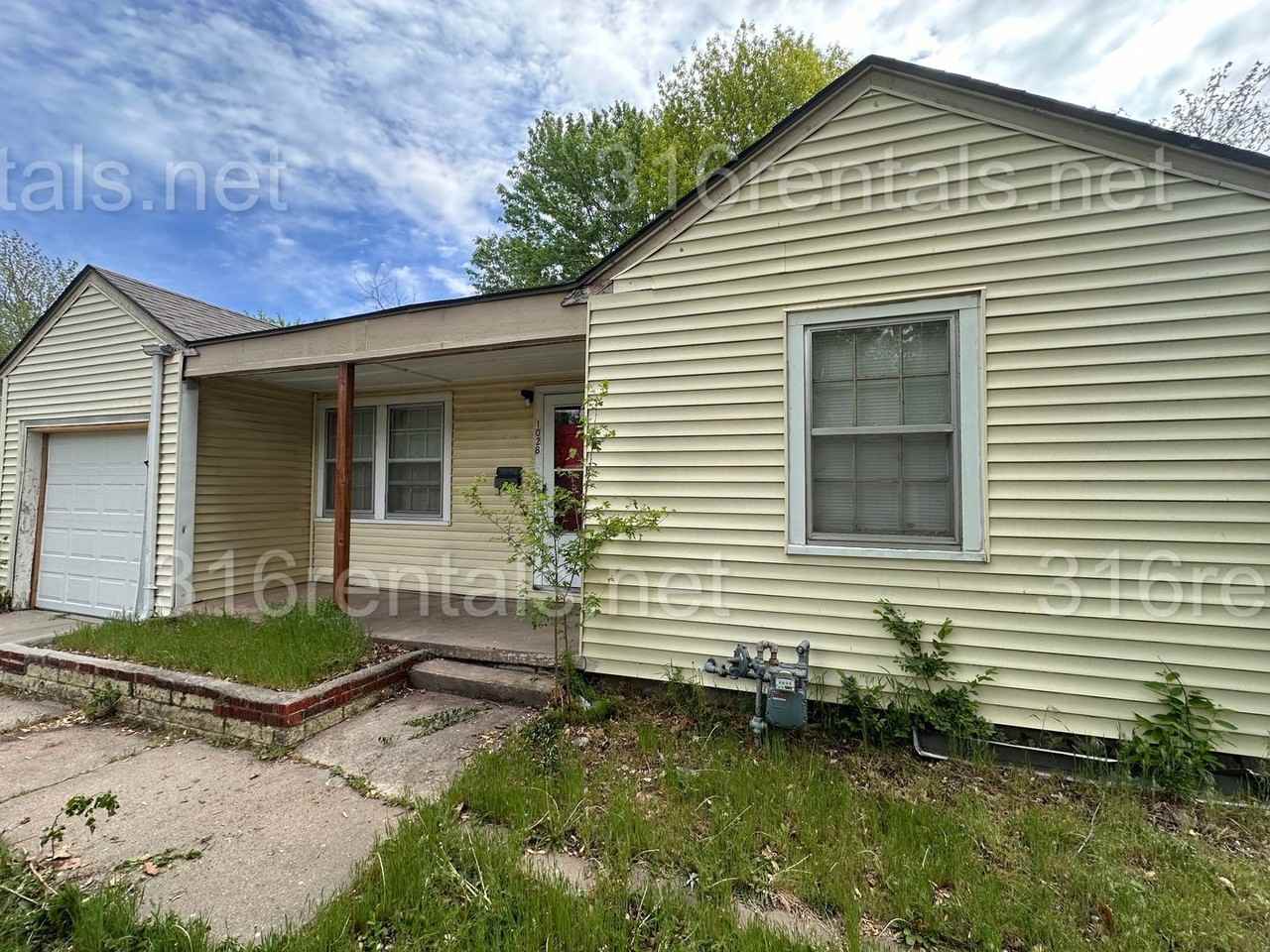 1028 N Terrace Dr - Photo 2 of 10