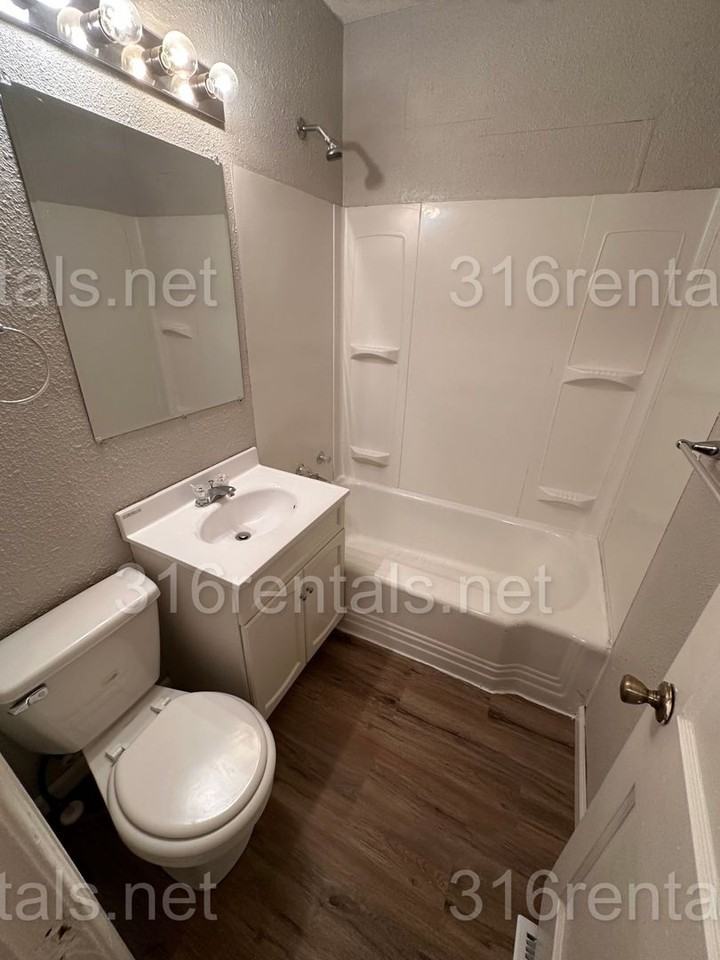 1028 N Terrace Dr - Photo 5 of 10