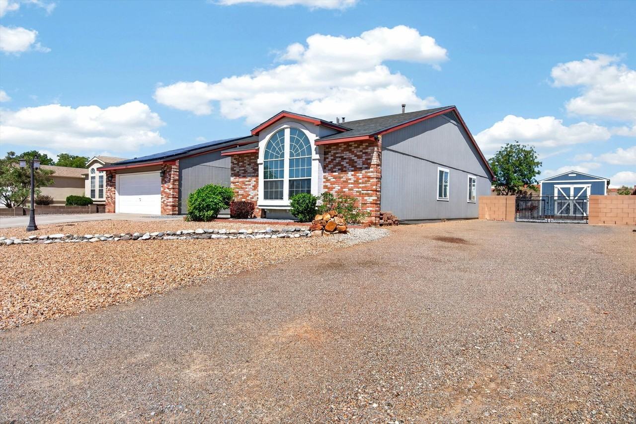 2413 Agua Fria Dr Ne - Photo 3 of 42