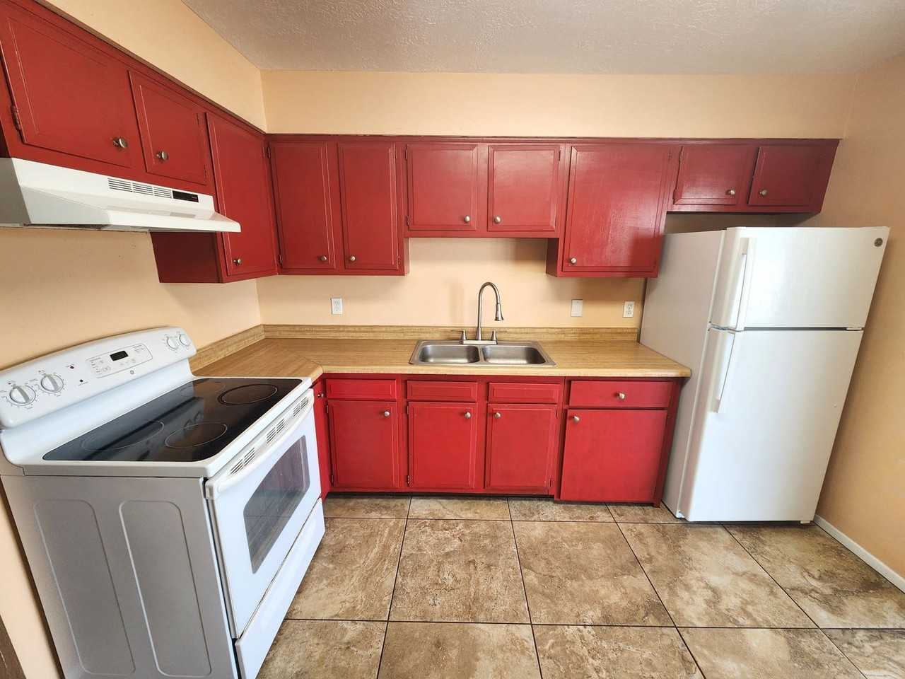 1233 Plain St - Photo 5 of 19