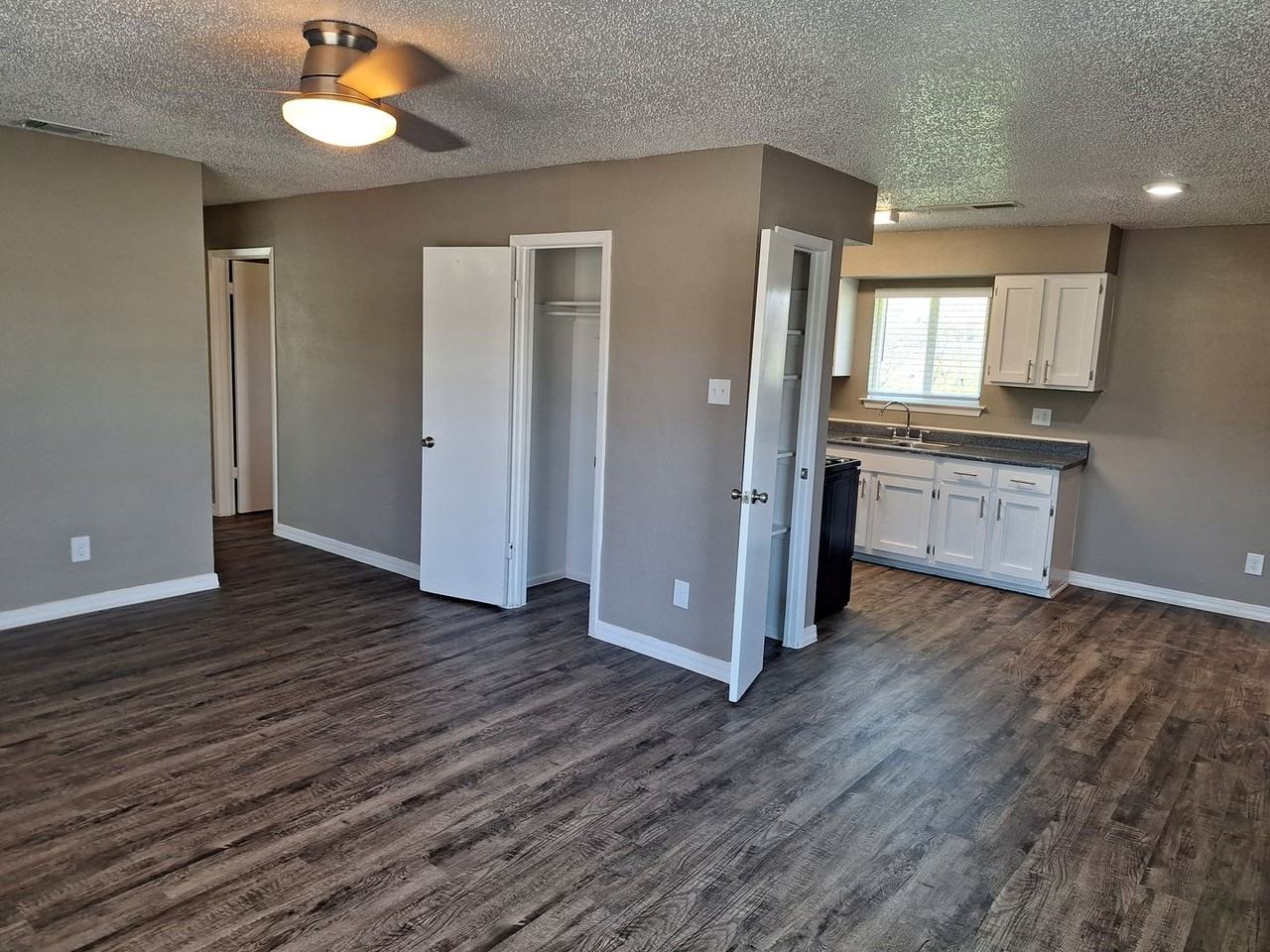 2815 Wheatfield Dr - Photo 2 of 13