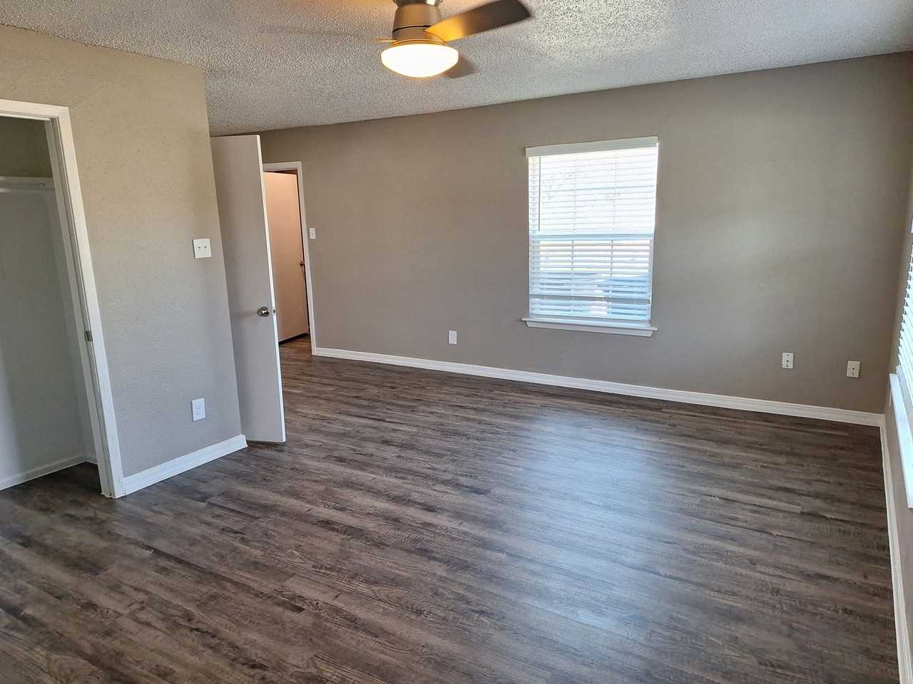2815 Wheatfield Dr - Photo 3 of 13