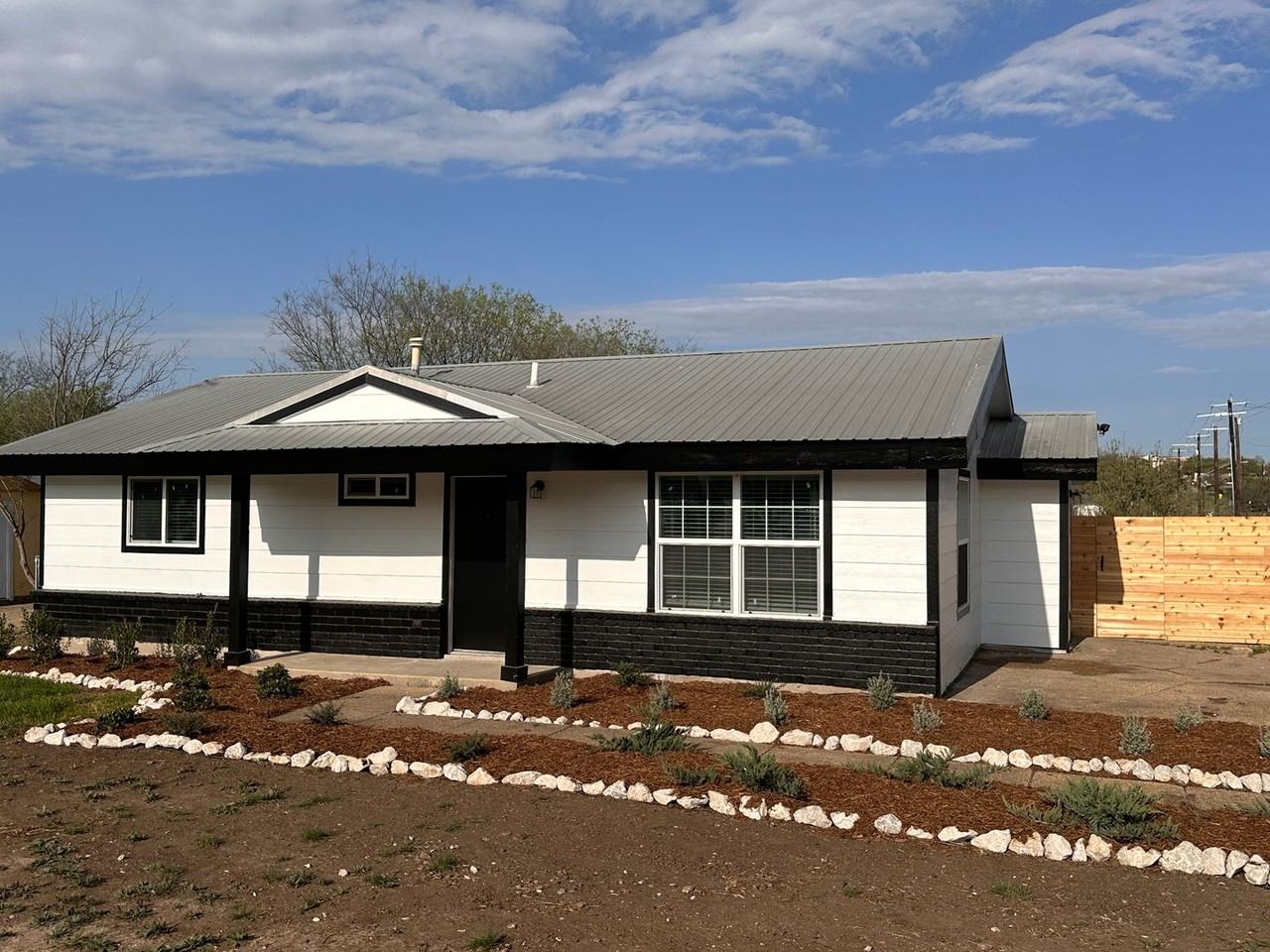 2815 Wheatfield Dr - Photo 4 of 13