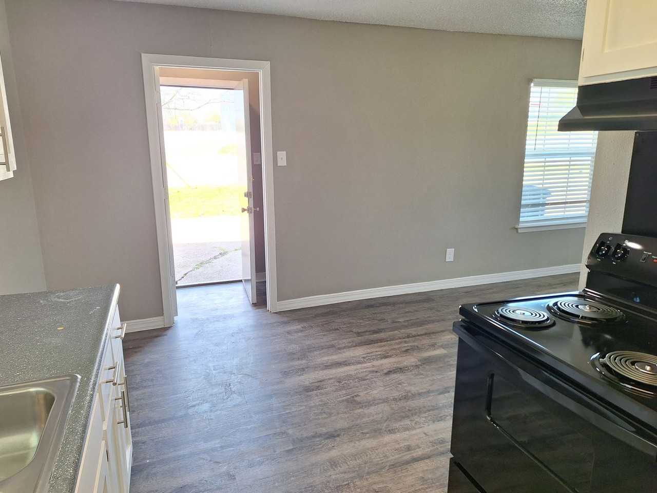 2815 Wheatfield Dr - Photo 6 of 13