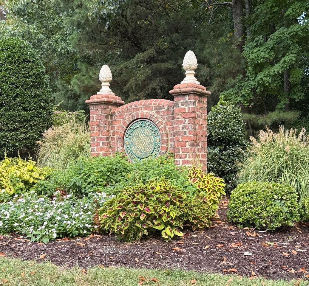 209 Brookwood Dr - Photo 2 of 2