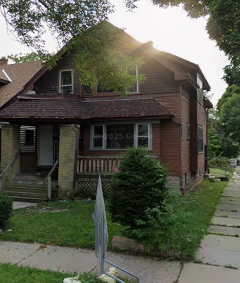 Spacious 3BR Lower Duplex Rental - Photo 3 of 8