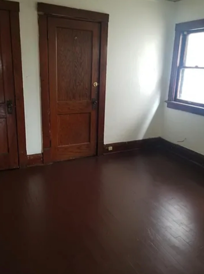 Spacious 3BR Lower Duplex Rental - Photo 7 of 8