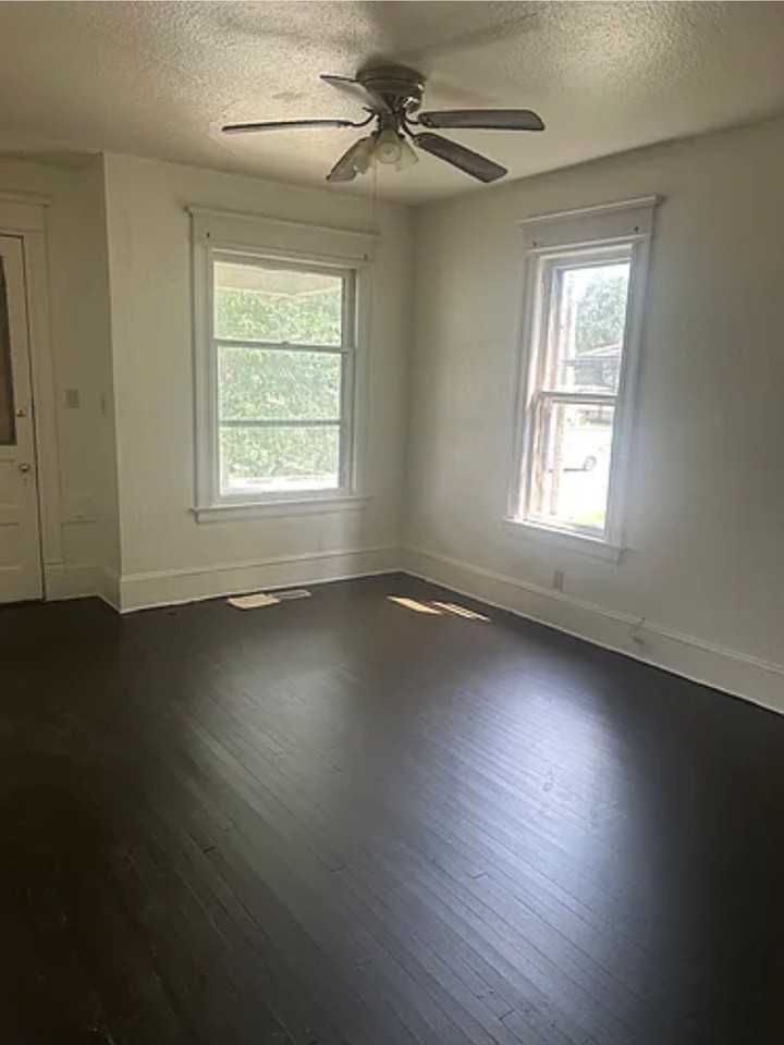 Spacious 3BR Lower Duplex Rental - Photo 3 of 8