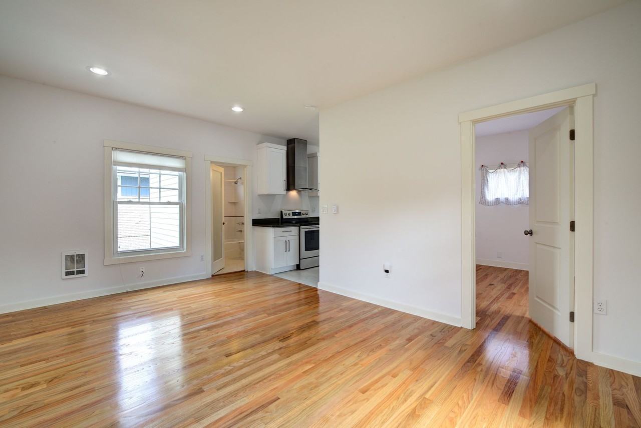 9234 36th Ave Sw - Photo 4 of 18