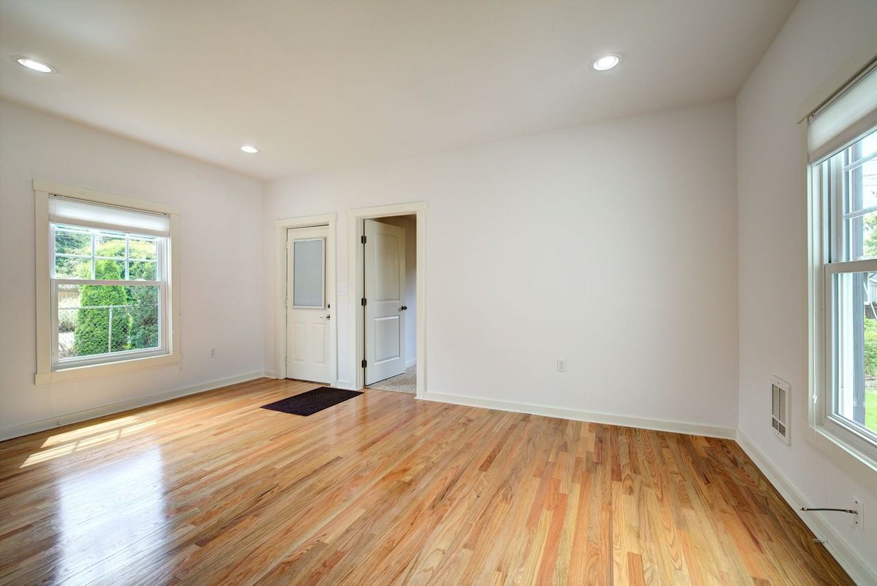 9234 36th Ave Sw - Photo 5 of 18