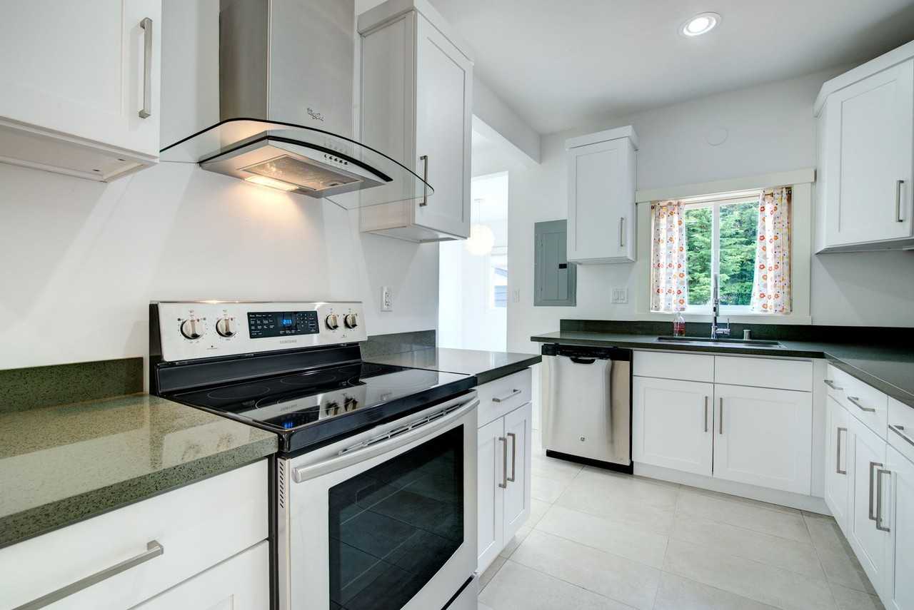 9234 36th Ave Sw - Photo 7 of 18