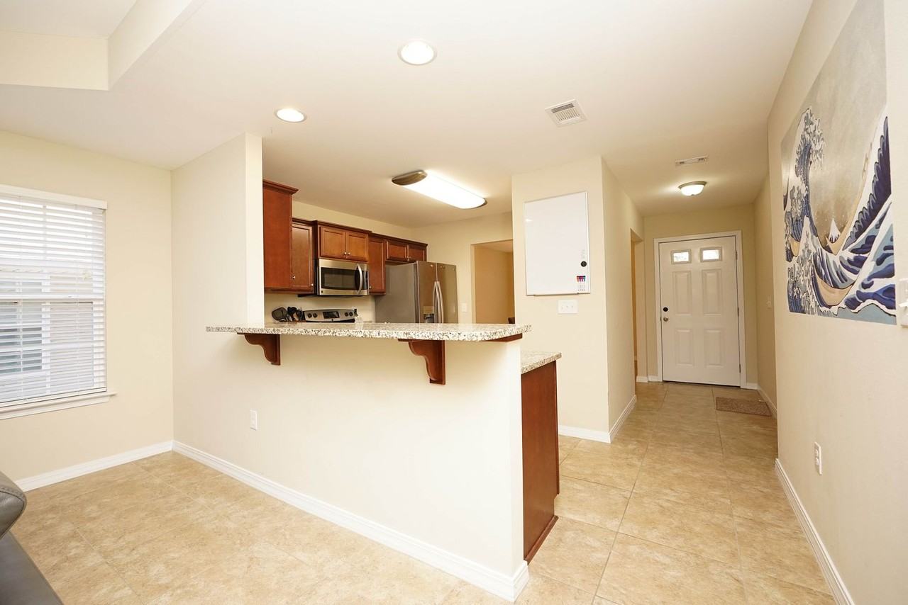 605 32nd St - Photo 3 of 36