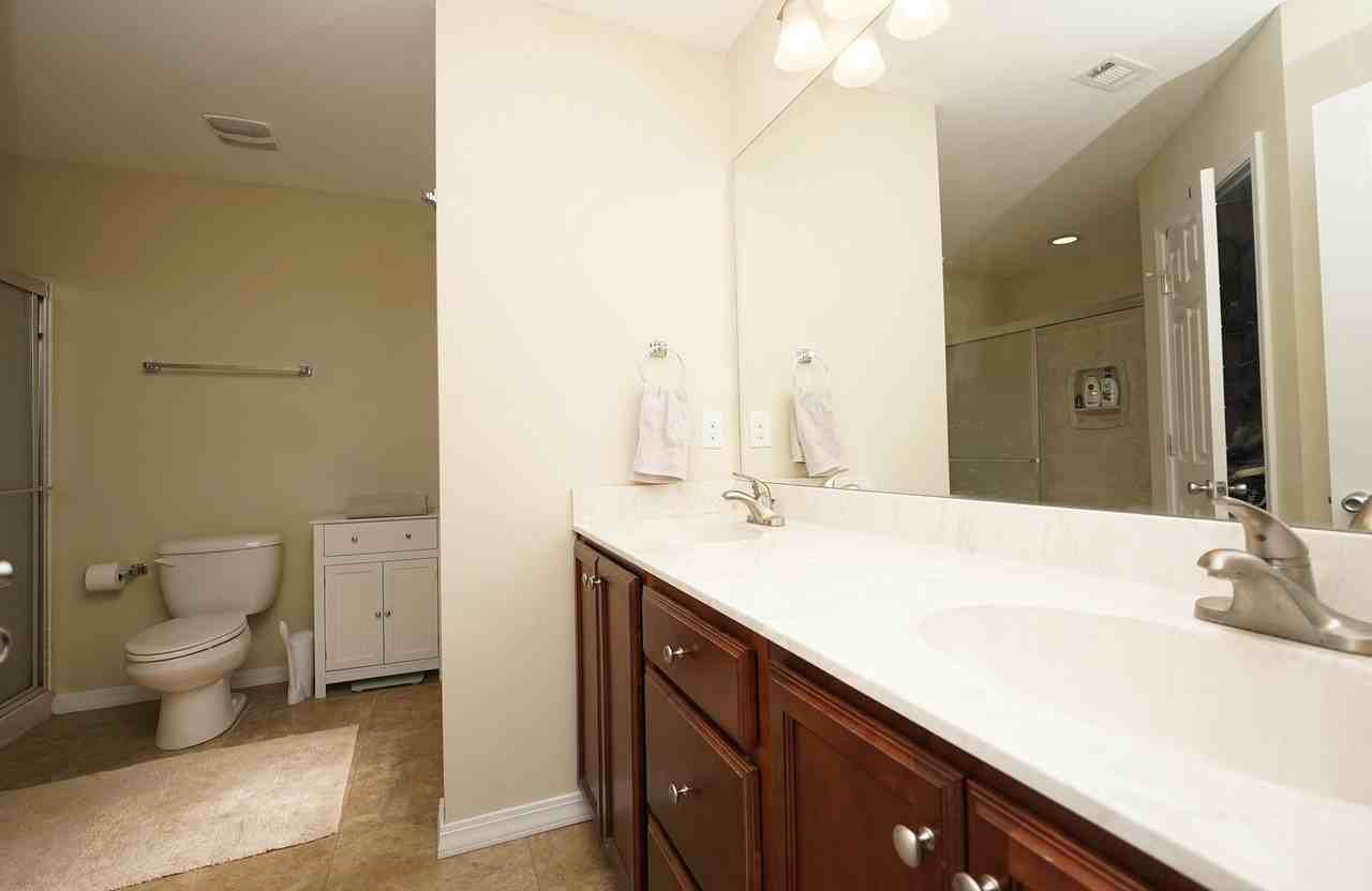 605 32nd St - Photo 7 of 36