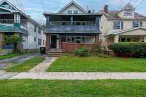 featured image of 15714 Huntmere Ave
