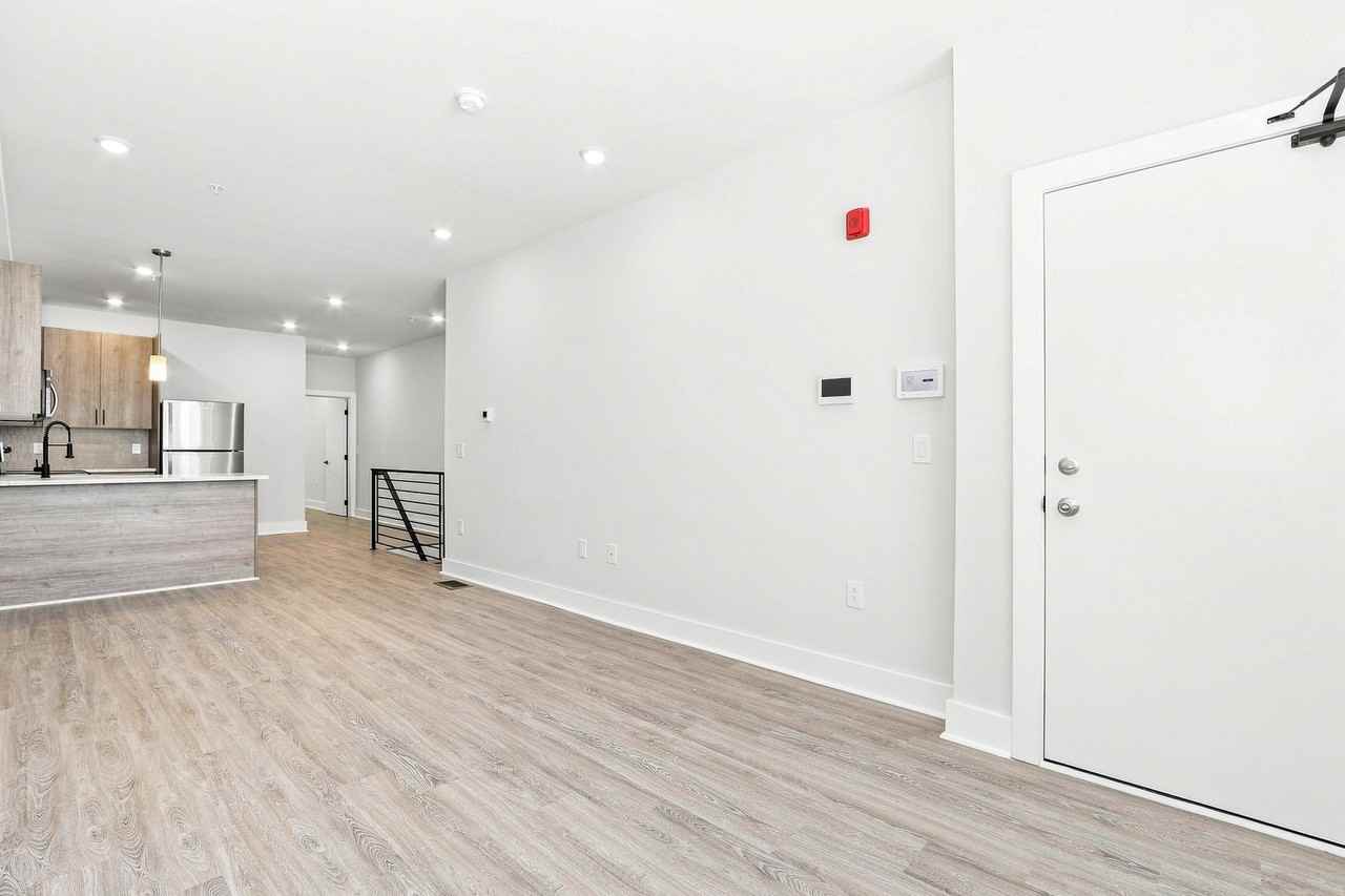 950 N 43rd - Photo 4 of 17