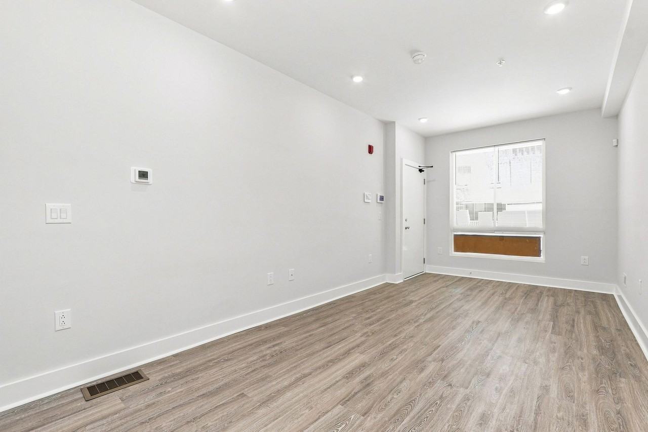 950 N 43rd - Photo 5 of 17