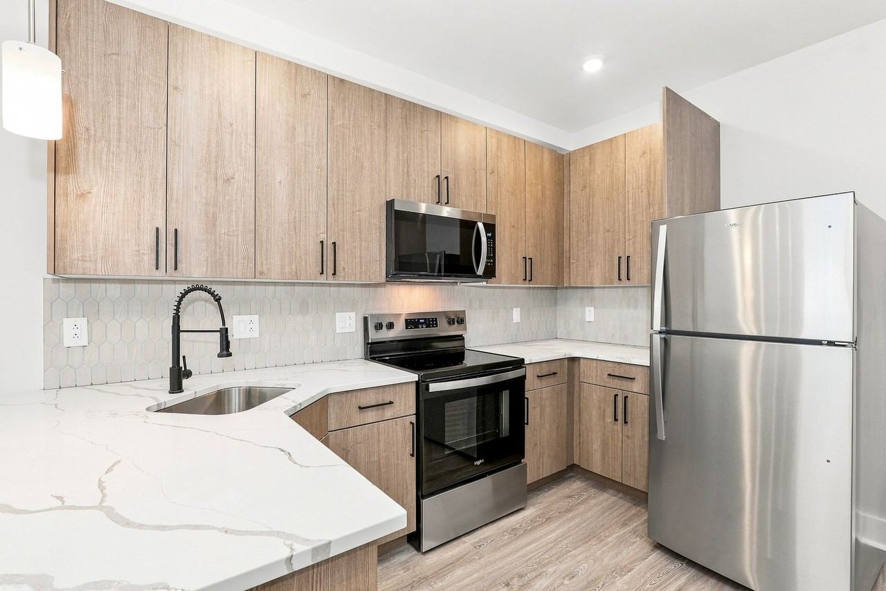 950 N 43rd - Photo 6 of 17