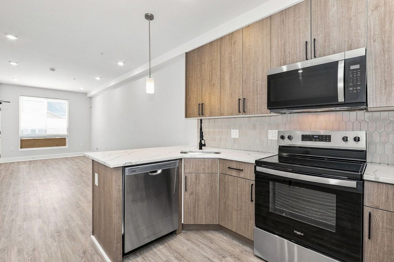 950 N 43rd - Photo 7 of 17
