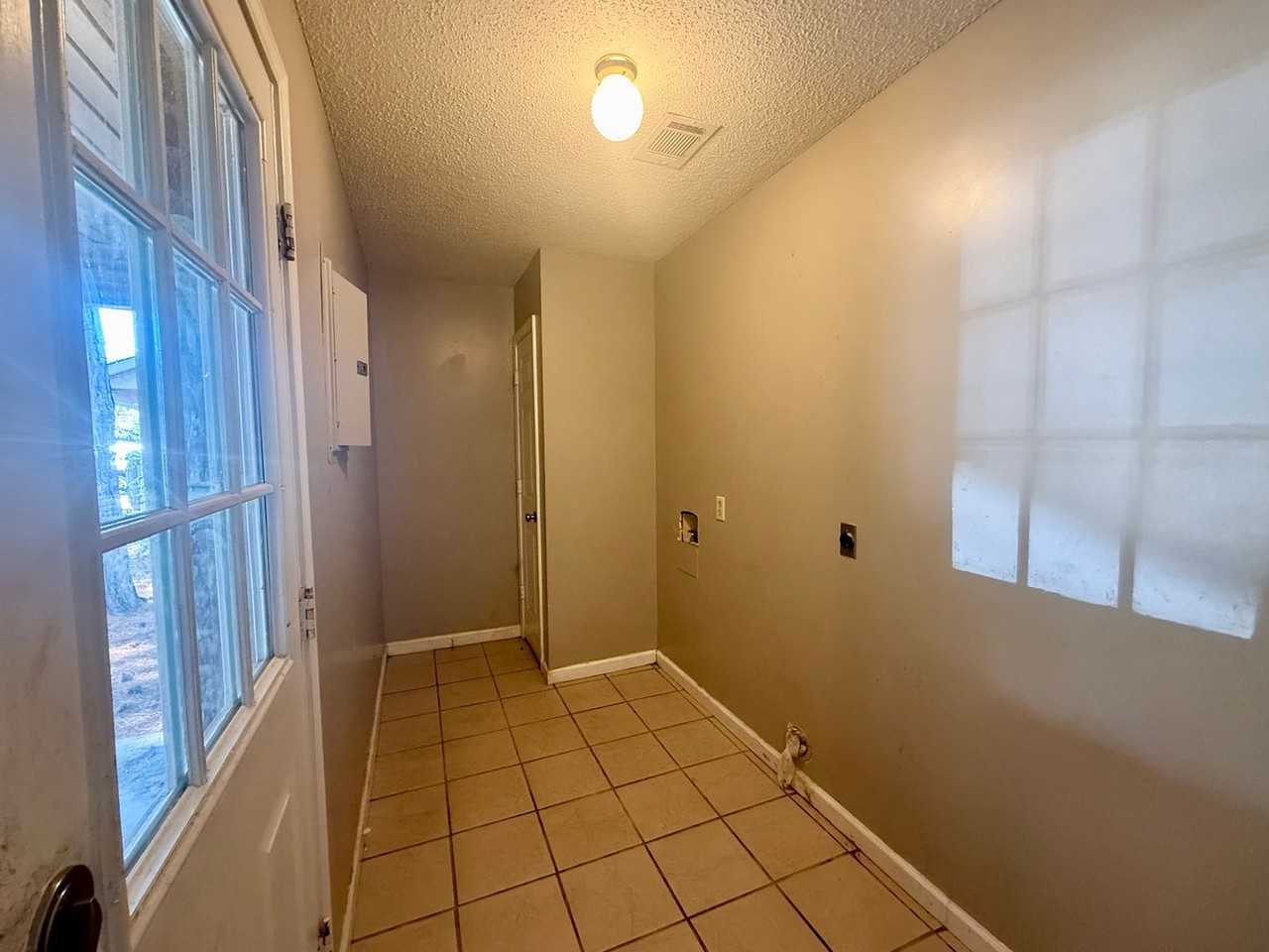 1008 Daybreak Dr - Photo 6 of 9