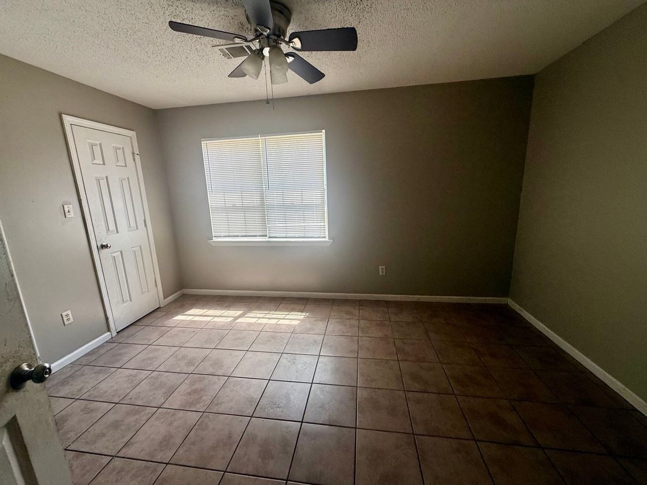 1008 Daybreak Dr - Photo 7 of 9