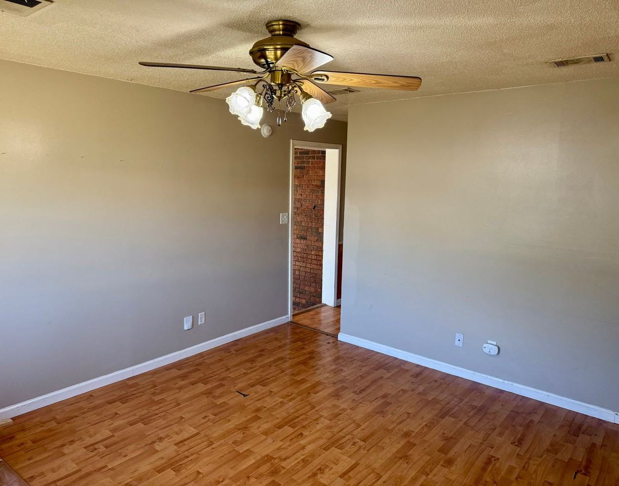 1505 N Church St - Photo 3 of 14