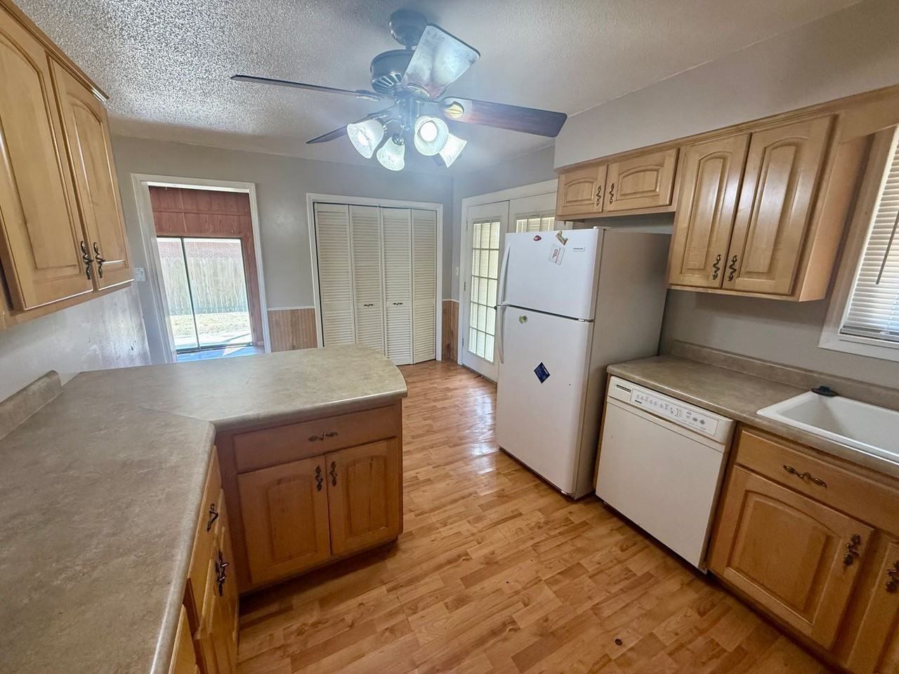 1505 N Church St - Photo 4 of 14