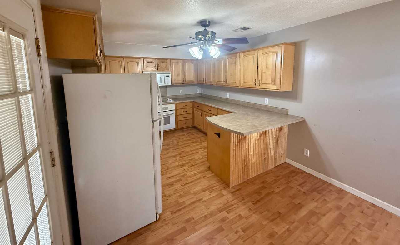 1505 N Church St - Photo 5 of 14