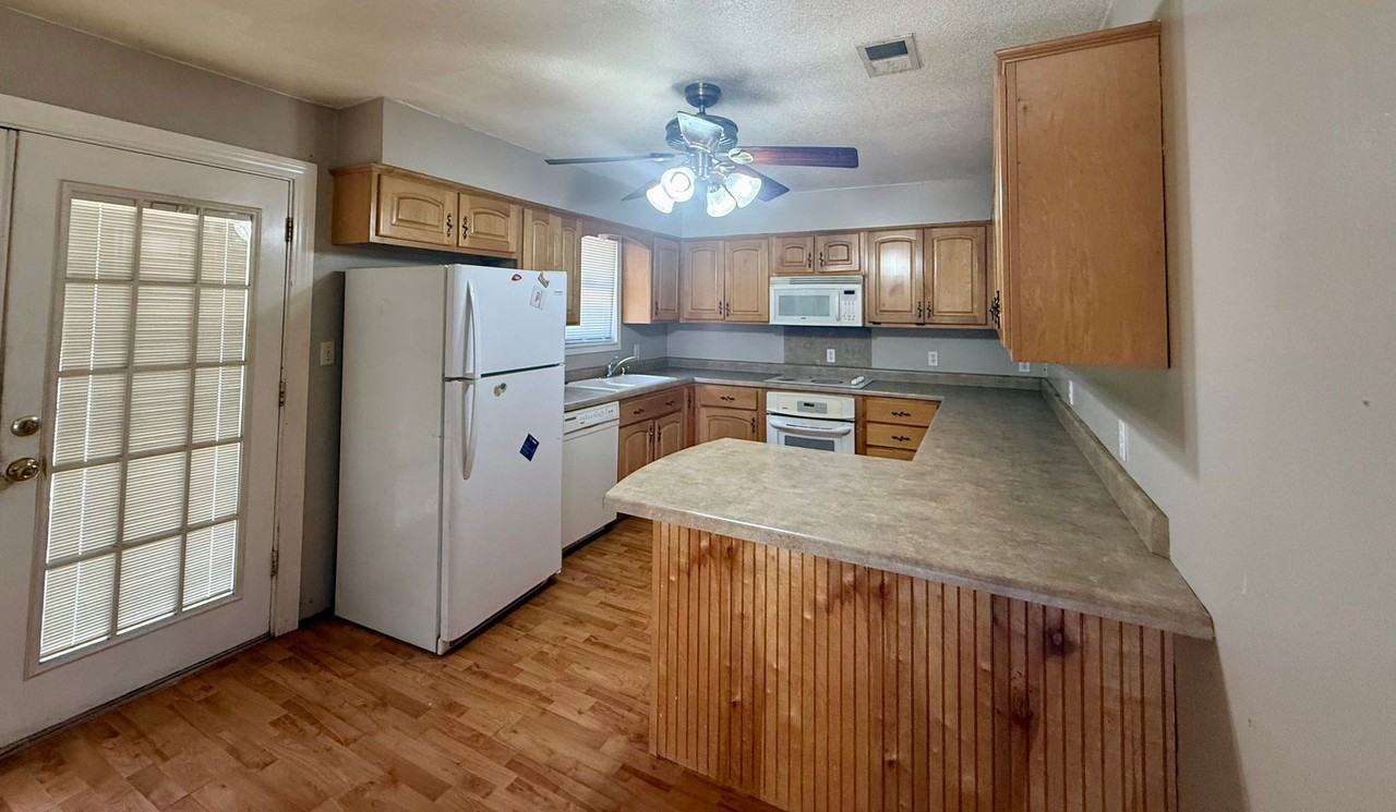 1505 N Church St - Photo 6 of 14