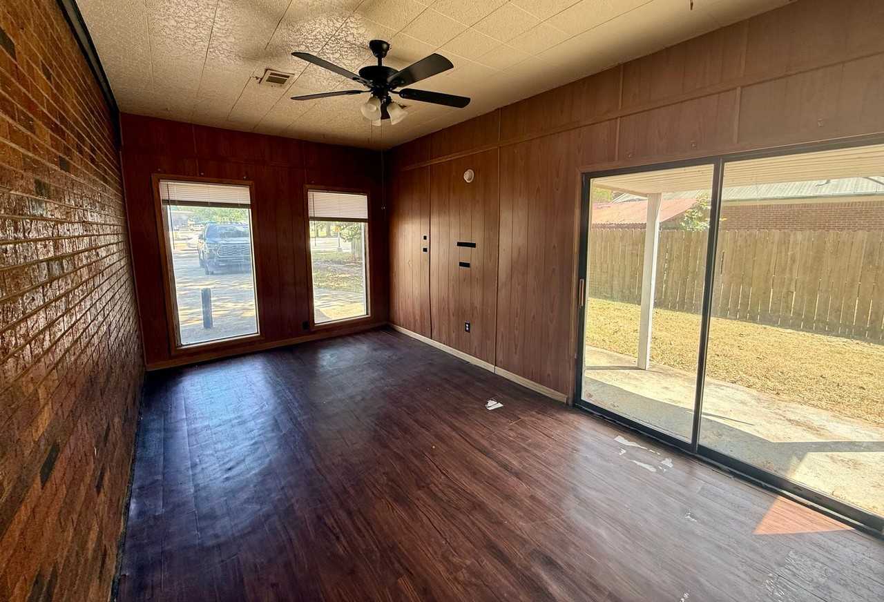 1505 N Church St - Photo 7 of 14