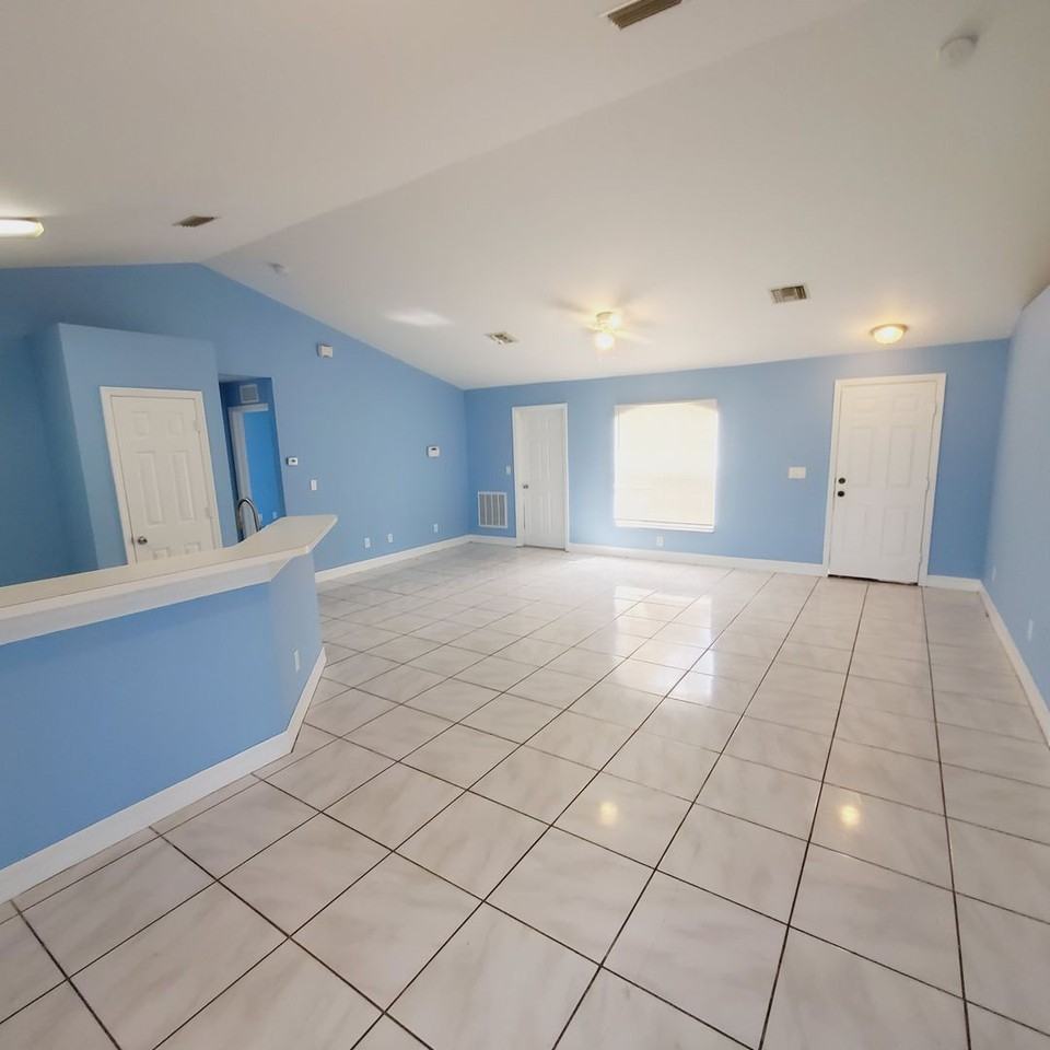 3916 22nd St W - Photo 2 of 7