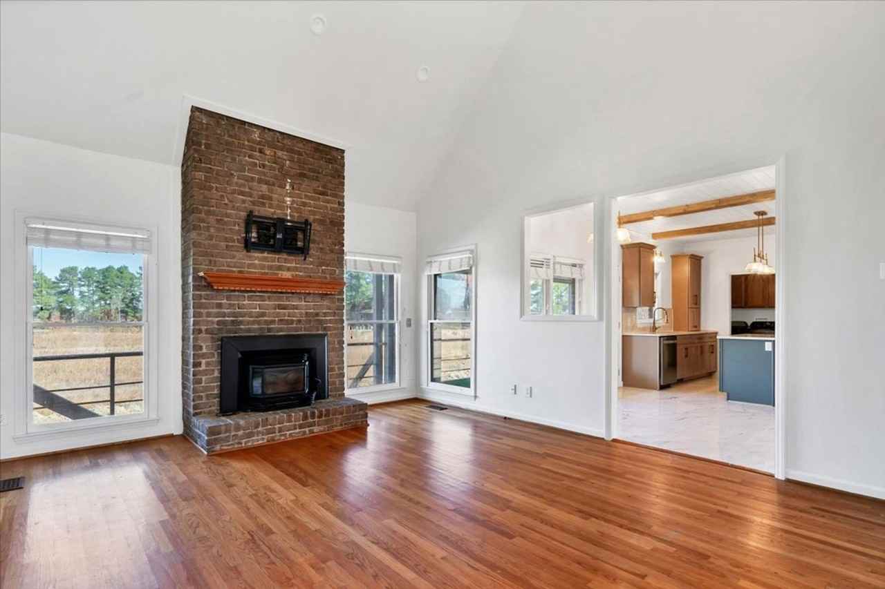 695 Cedar Pt - Photo 4 of 45