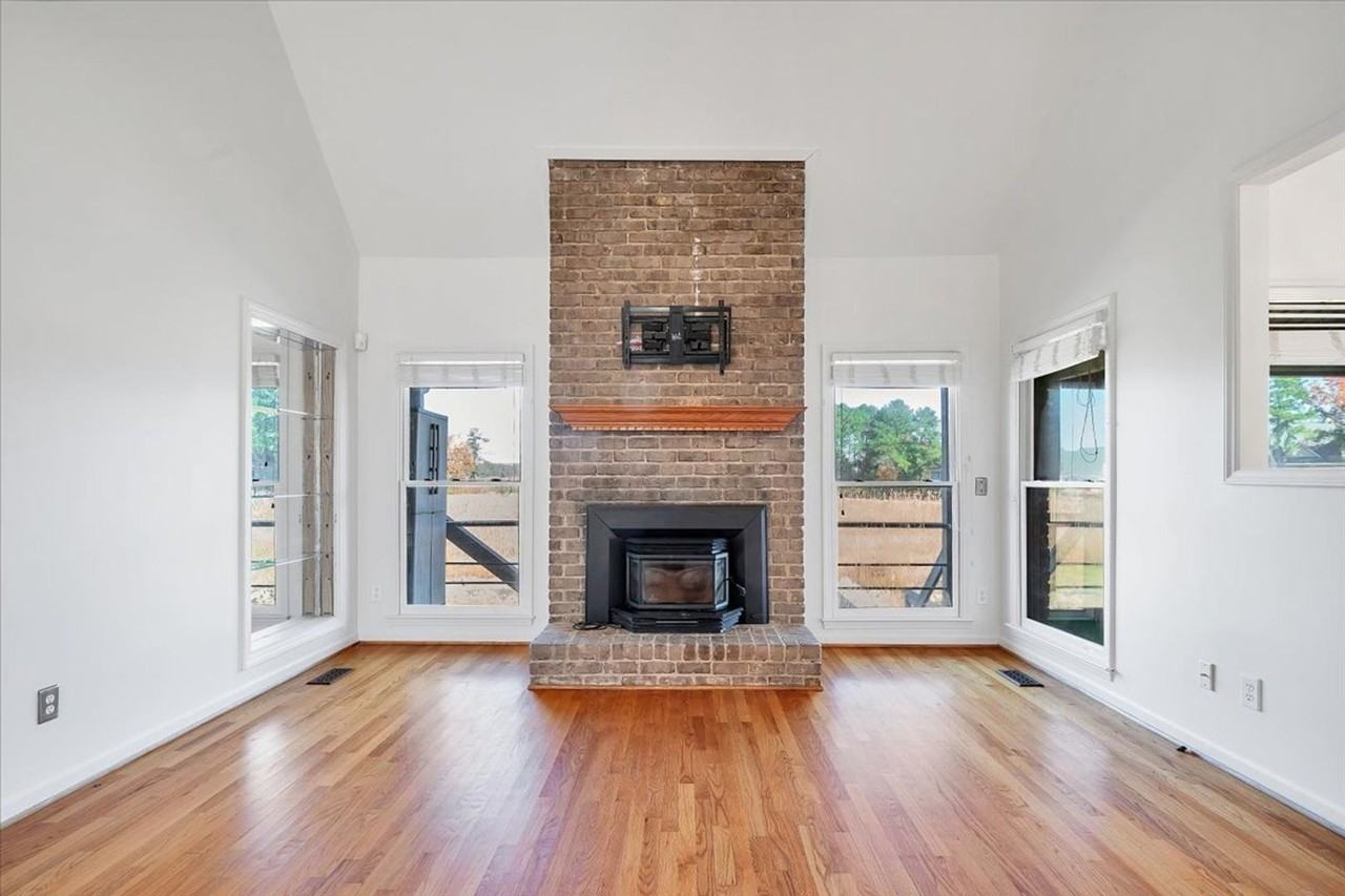 695 Cedar Pt - Photo 5 of 45