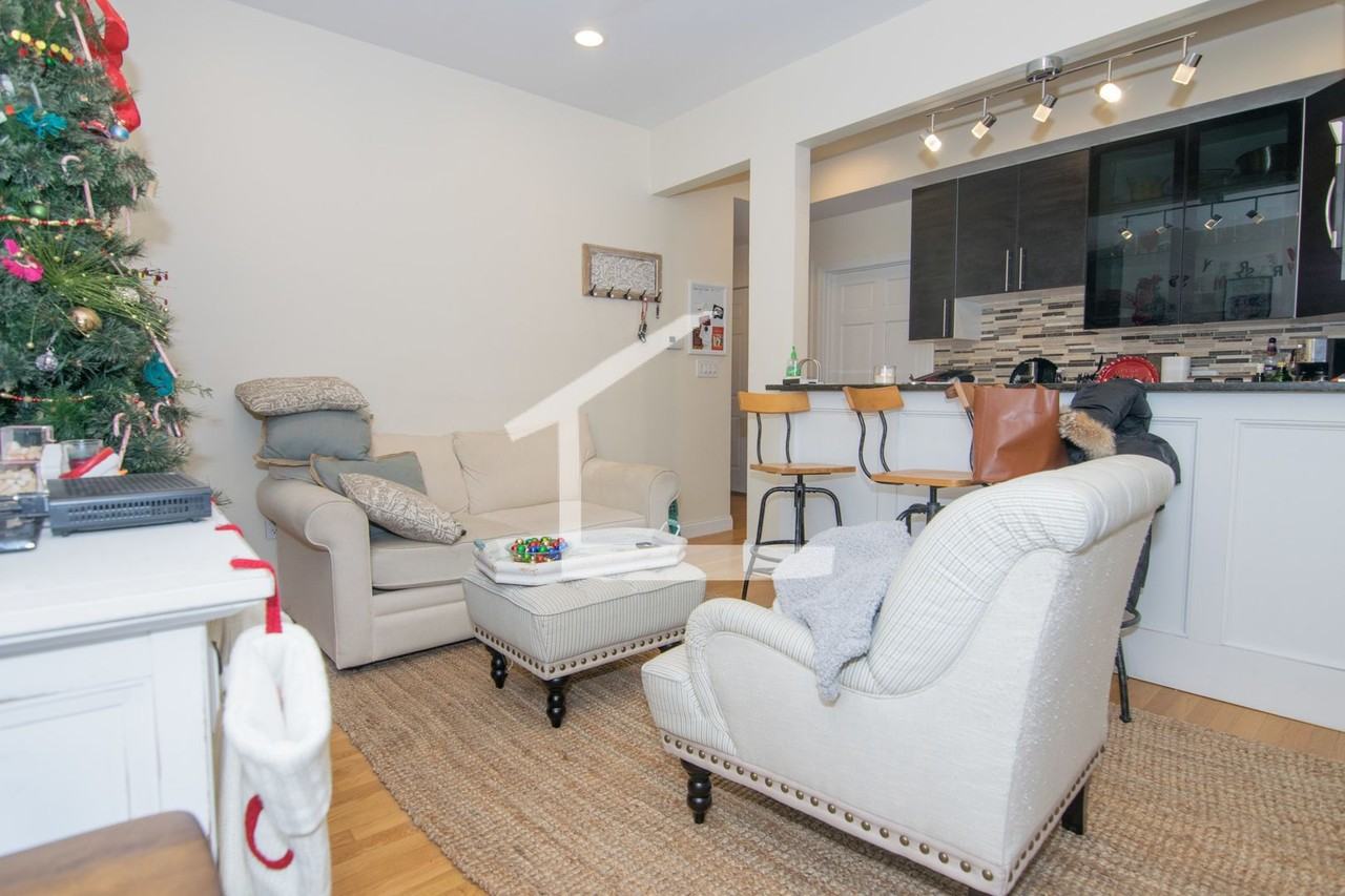 6-1801 Beacon St #6 - Photo 3 of 9
