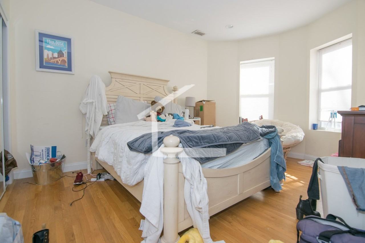 6-1801 Beacon St #6 - Photo 4 of 9